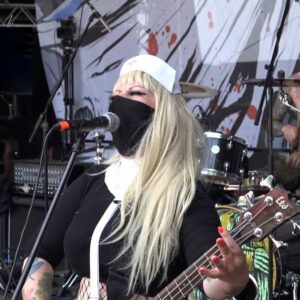 wokalistka zespołu grindcore