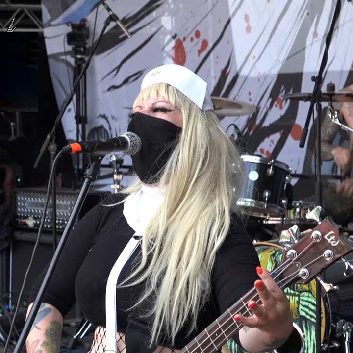 wokalistka zespołu grindcore